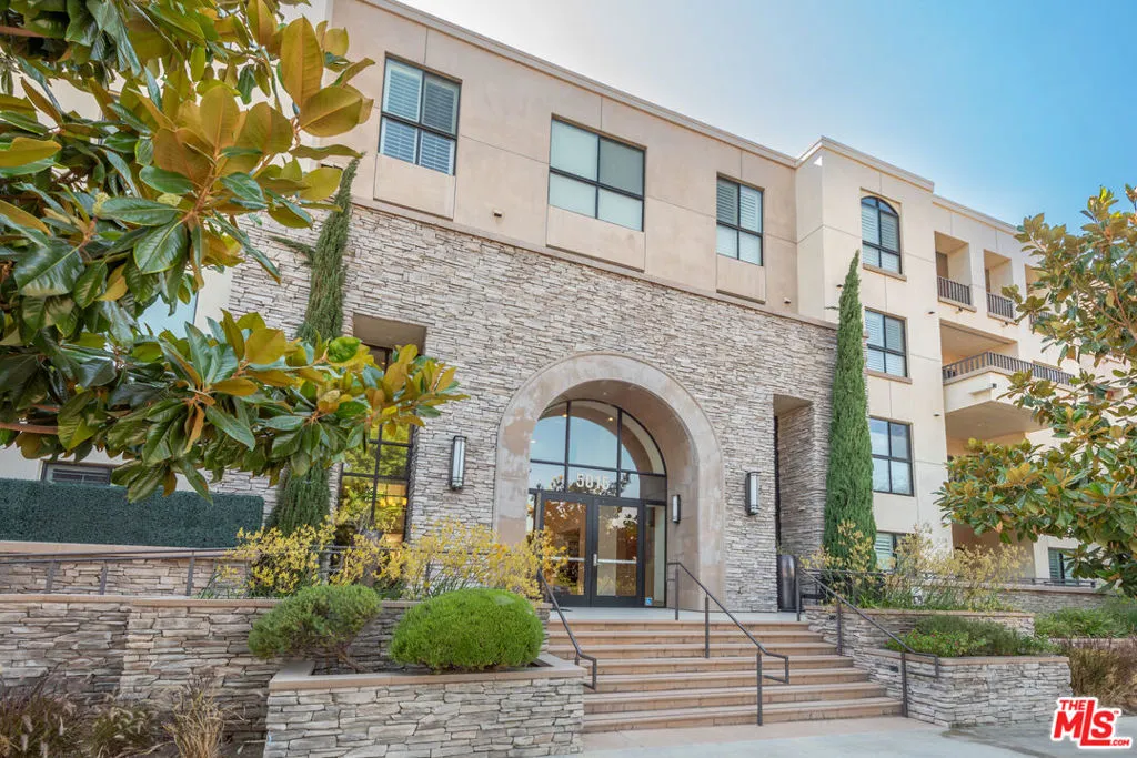 Encino, California 91316, United States, 2 Bedrooms Bedrooms, ,2 BathroomsBathrooms,Residential,Active,192103