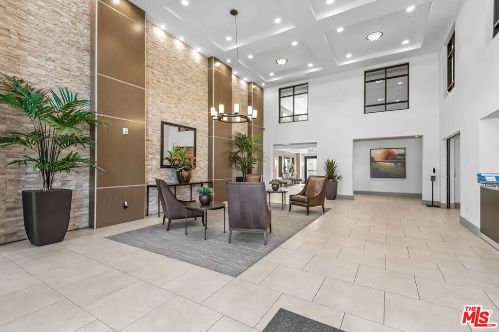 Encino, California 91316, United States, 2 Bedrooms Bedrooms, ,2 BathroomsBathrooms,Residential,Active,192103