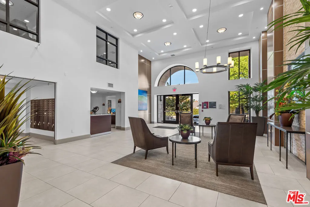 Encino, California 91316, United States, 2 Bedrooms Bedrooms, ,2 BathroomsBathrooms,Residential,Active,192103