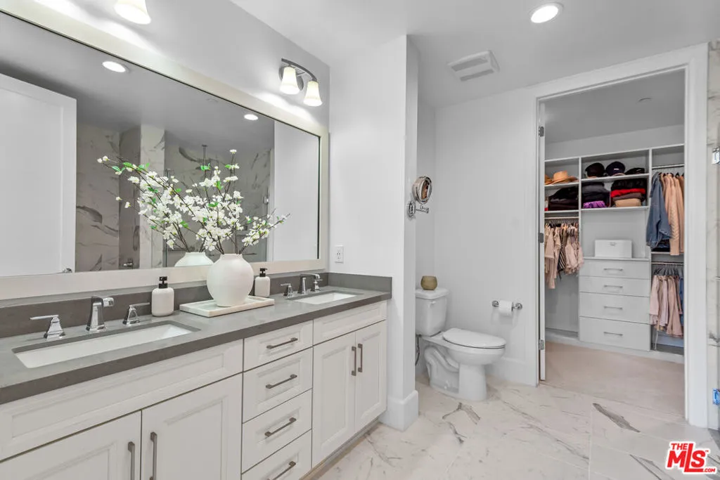 Encino, California 91316, United States, 2 Bedrooms Bedrooms, ,2 BathroomsBathrooms,Residential,Active,192103