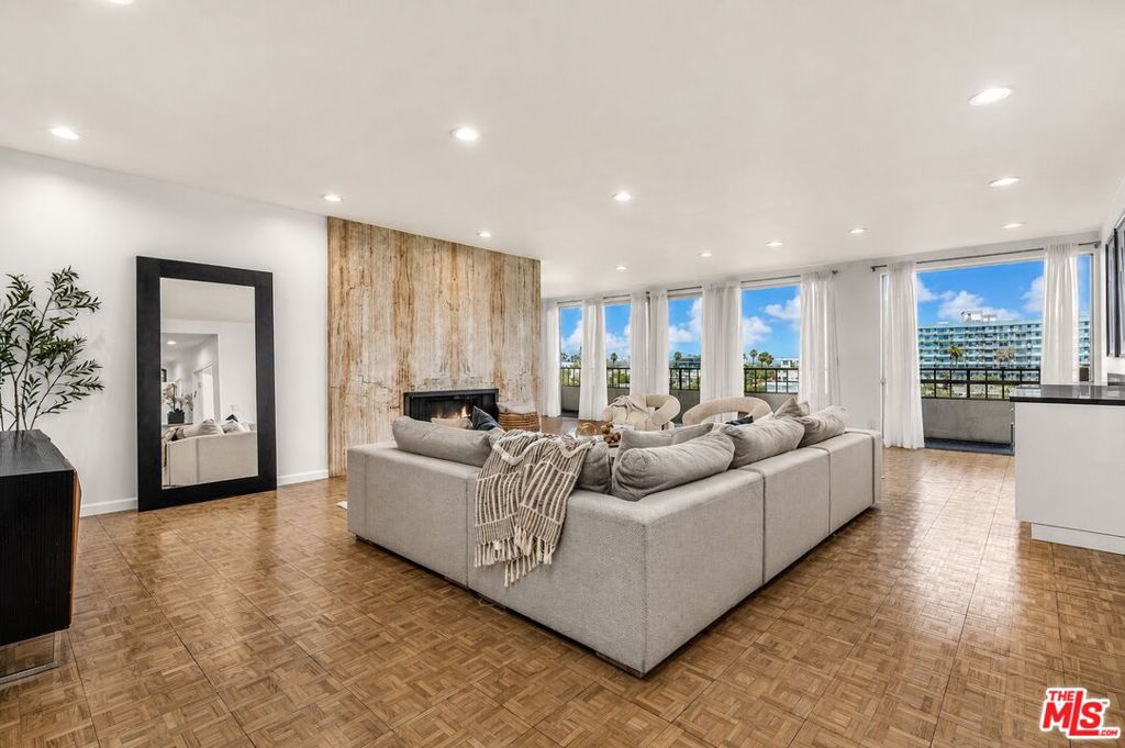 339 N Palm Drive 504