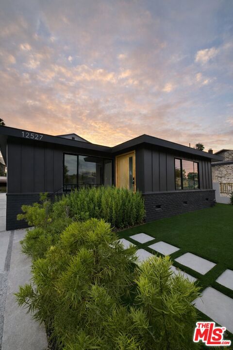 12527 Cranbrook Avenue