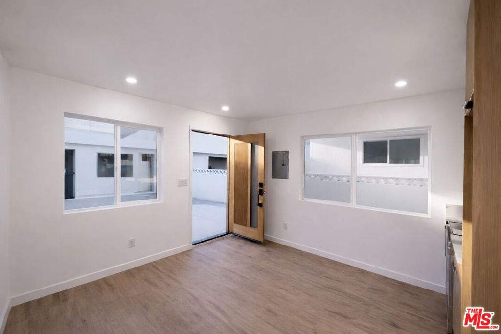 12527 Cranbrook Avenue