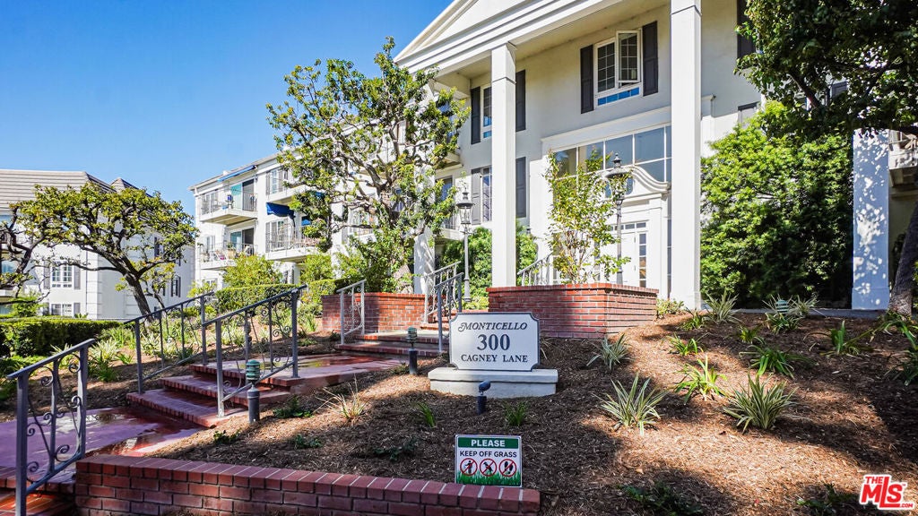 300 Cagney Lane 215