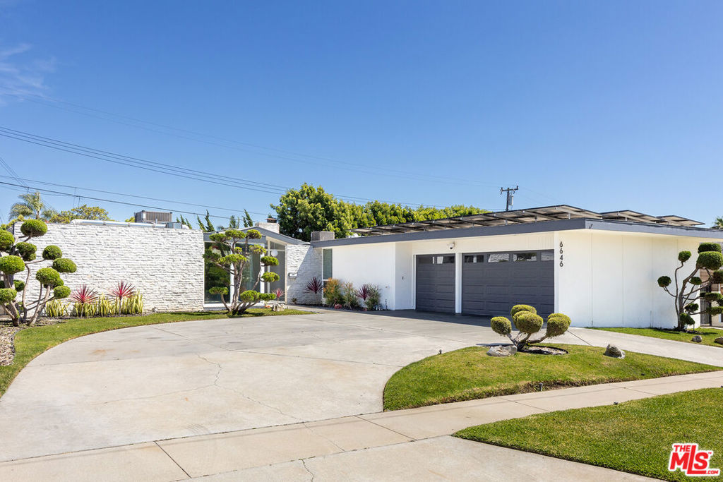 6646 S Bedford Avenue