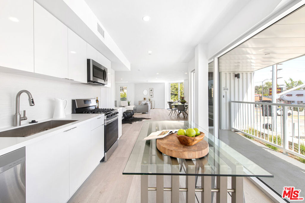 Properties 2 11714 Magnolia Boulevard