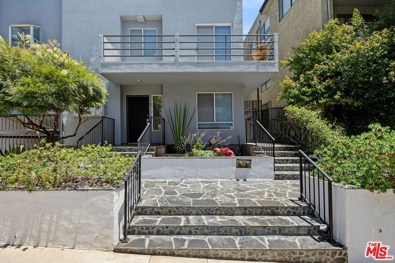 1222 N Kings Road 8