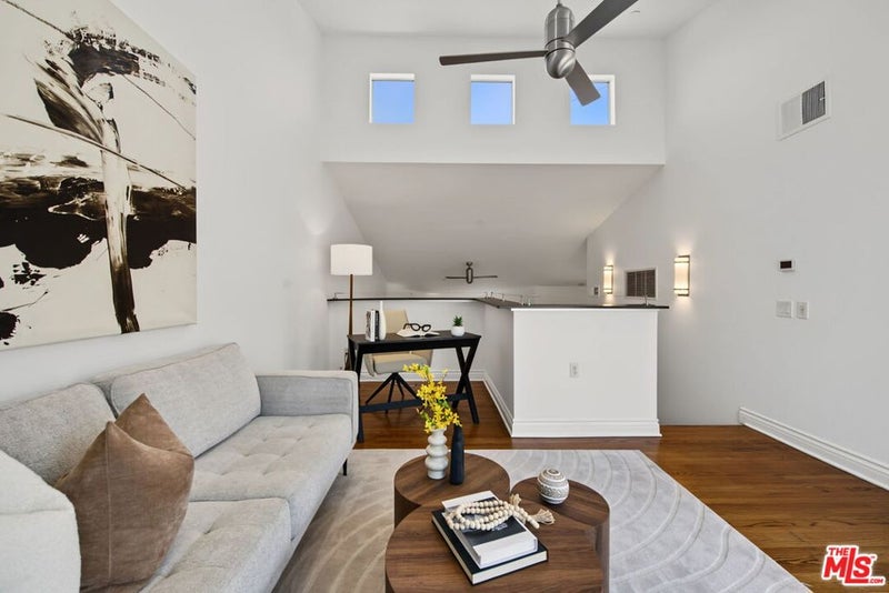 1222 N Kings Road 8