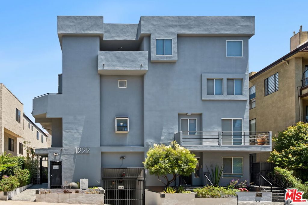 1222 N Kings Road 8