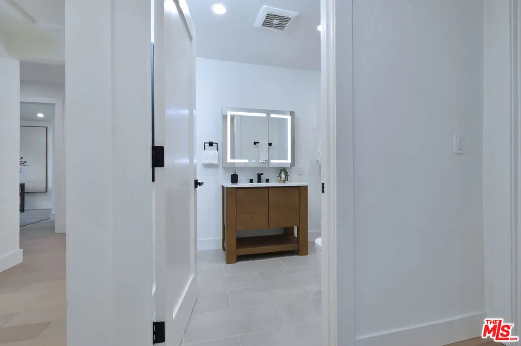 Encino, California 91436, United States, 4 Bedrooms Bedrooms, ,2 BathroomsBathrooms,Residential,Active,159169