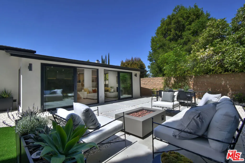 Encino, California 91436, United States, 4 Bedrooms Bedrooms, ,2 BathroomsBathrooms,Residential,Active,159169