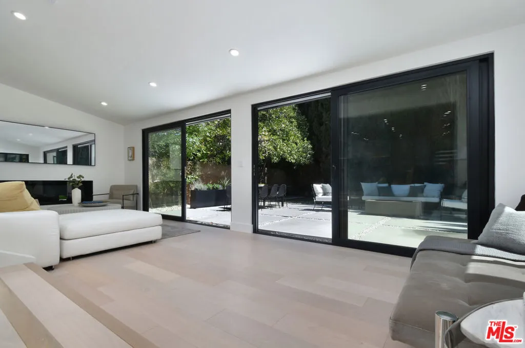 Encino, California 91436, United States, 4 Bedrooms Bedrooms, ,2 BathroomsBathrooms,Residential,Active,159169