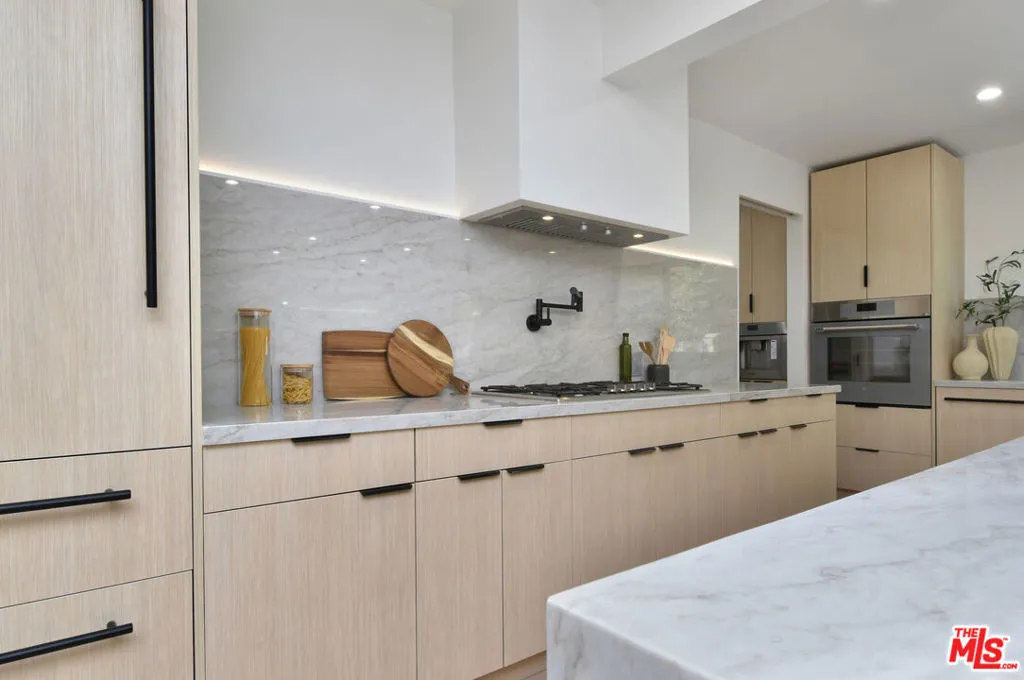 Encino, California 91436, United States, 4 Bedrooms Bedrooms, ,2 BathroomsBathrooms,Residential,Active,159169