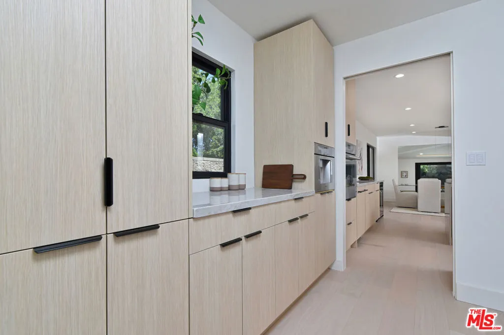 Encino, California 91436, United States, 4 Bedrooms Bedrooms, ,2 BathroomsBathrooms,Residential,Active,159169