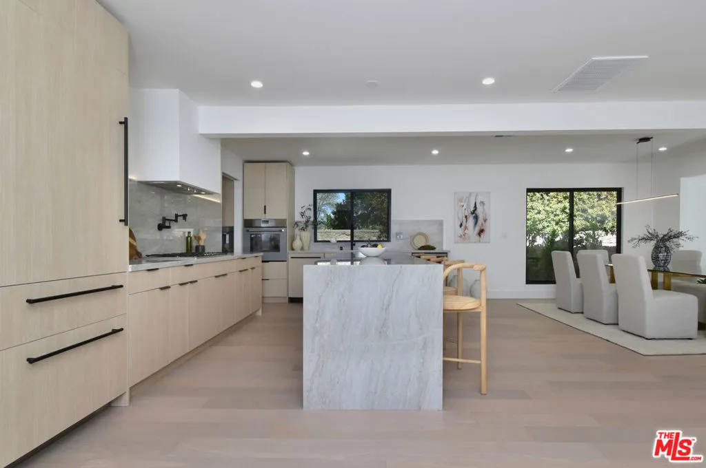 Encino, California 91436, United States, 4 Bedrooms Bedrooms, ,2 BathroomsBathrooms,Residential,Active,159169