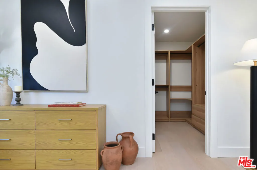 Encino, California 91436, United States, 4 Bedrooms Bedrooms, ,2 BathroomsBathrooms,Residential,Active,159169