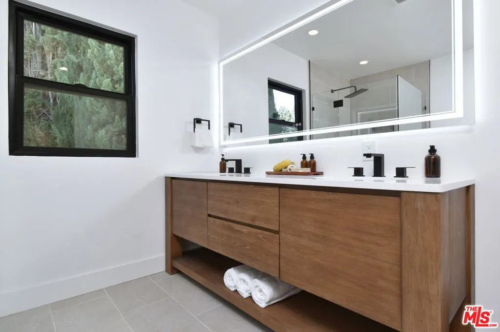 Encino, California 91436, United States, 4 Bedrooms Bedrooms, ,2 BathroomsBathrooms,Residential,Active,159169