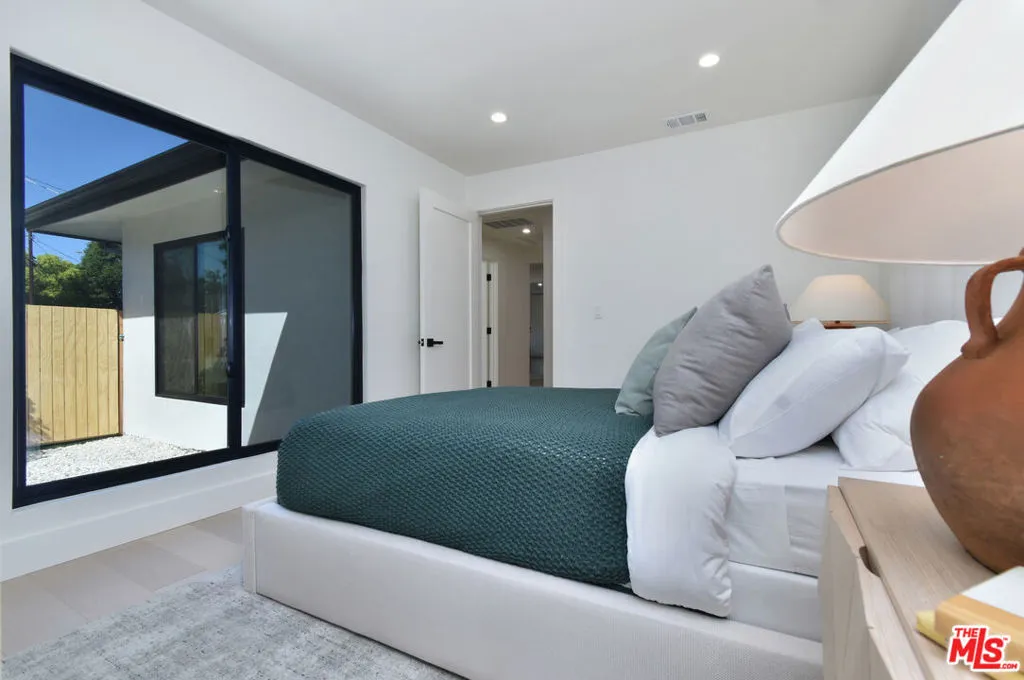 Encino, California 91436, United States, 4 Bedrooms Bedrooms, ,2 BathroomsBathrooms,Residential,Active,159169