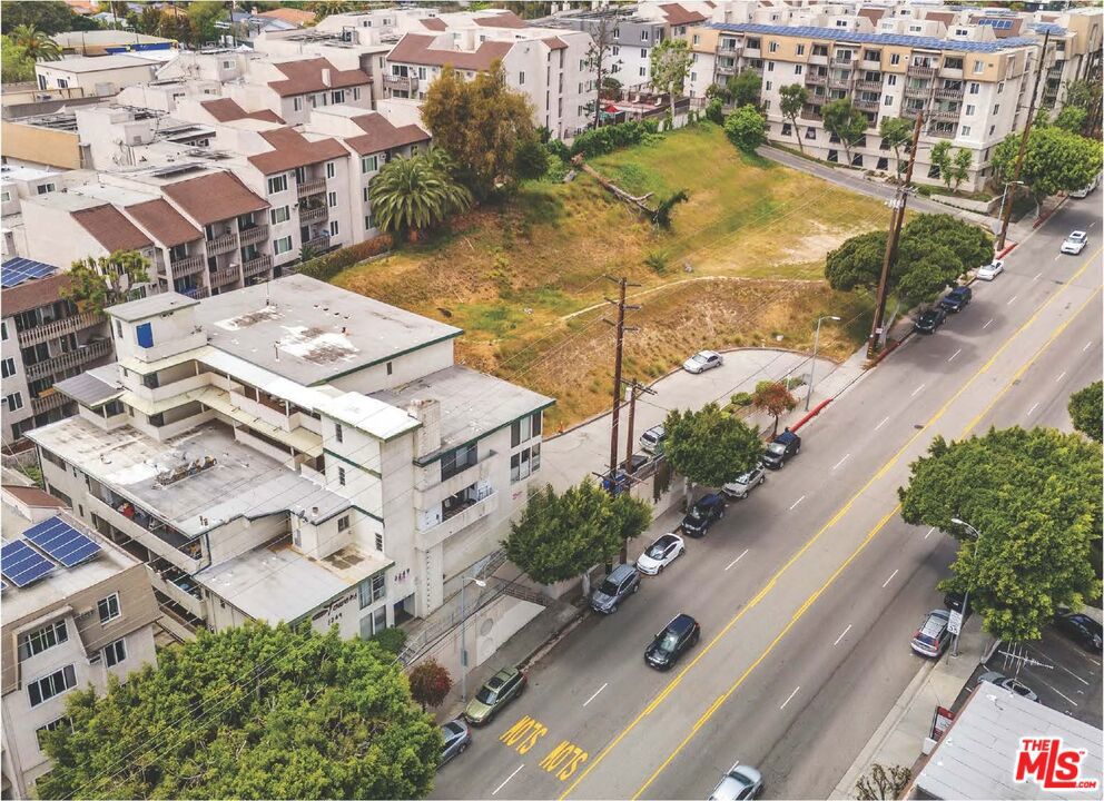 Properties 1 3219 Overland Avenue