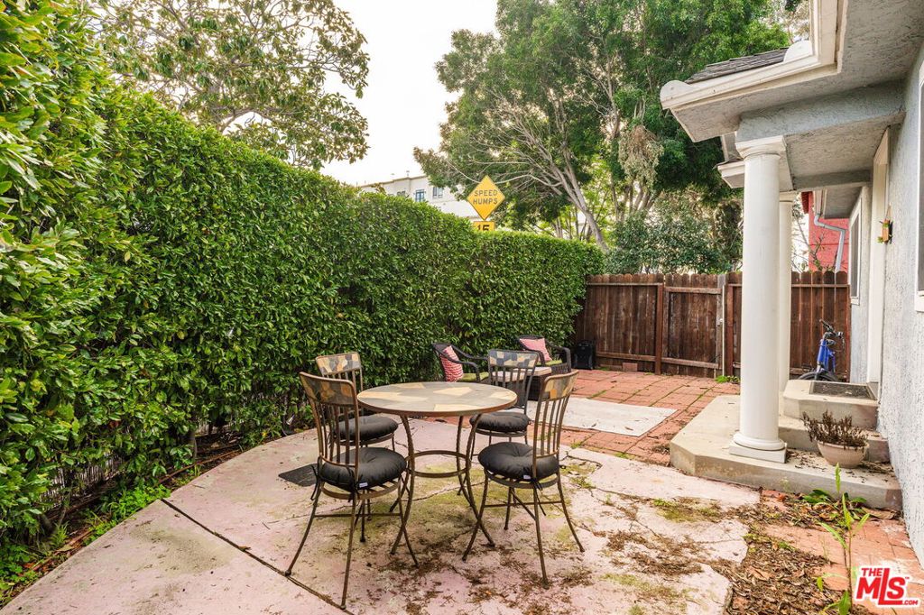 1259 N Citrus Avenue