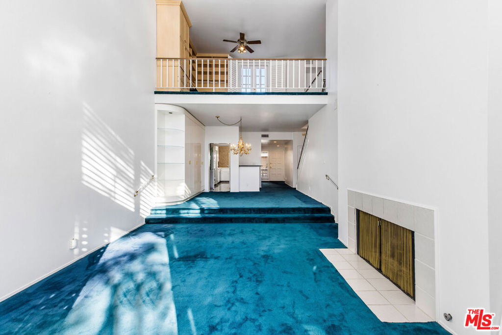 4342 Redwood Avenue C307