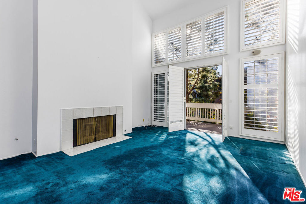 4342 Redwood Avenue C307