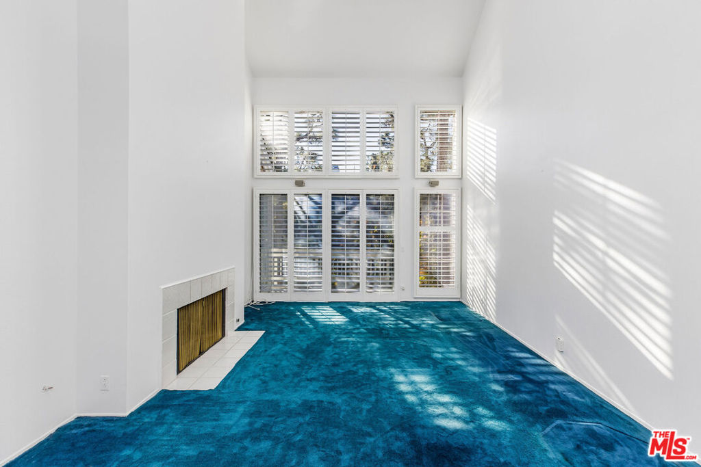 4342 Redwood Avenue C307