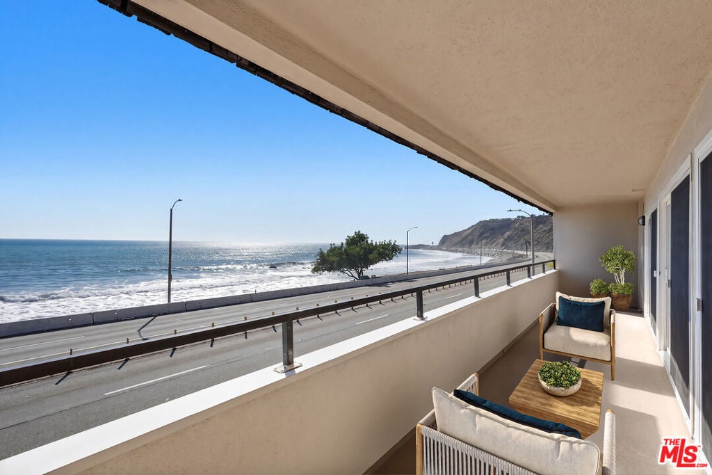 18000 Coastline Drive 9