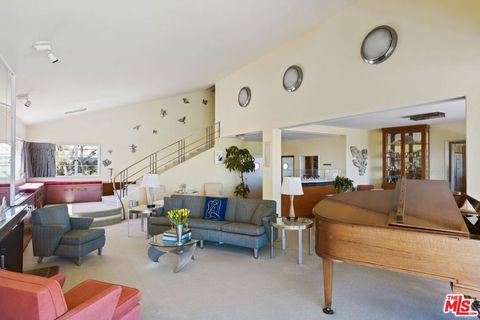 3814 Amesbury Road Los Angeles CA 90027