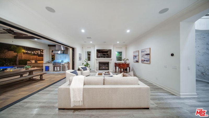 20111 W Piccadilly Lane