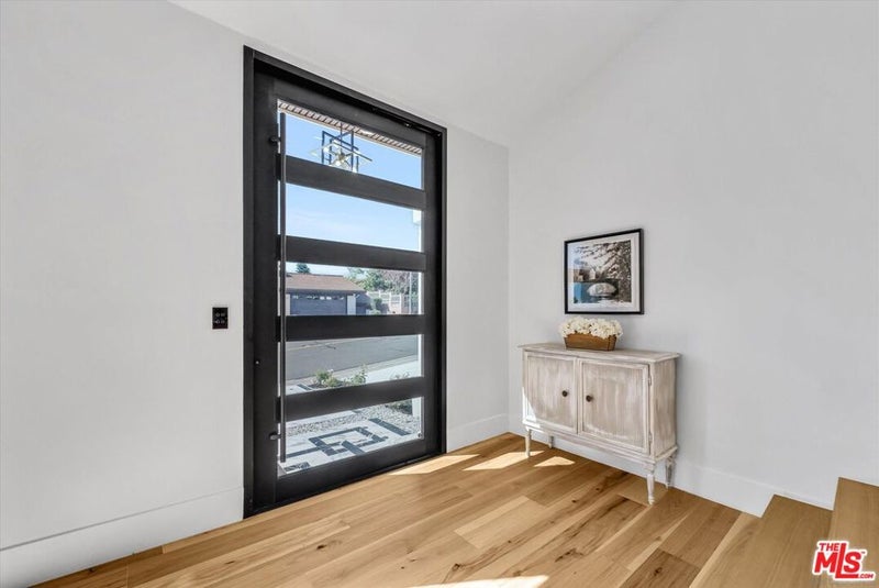 2241 Avenida Salvador
