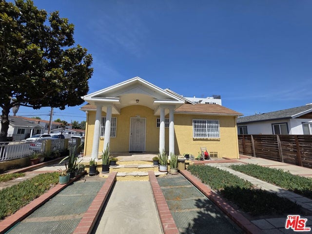 4239 S Hobart Boulevard, Los Angeles