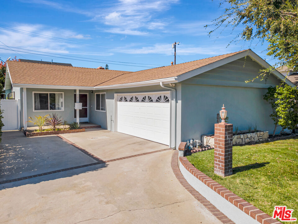 1817 Roseglen Avenue