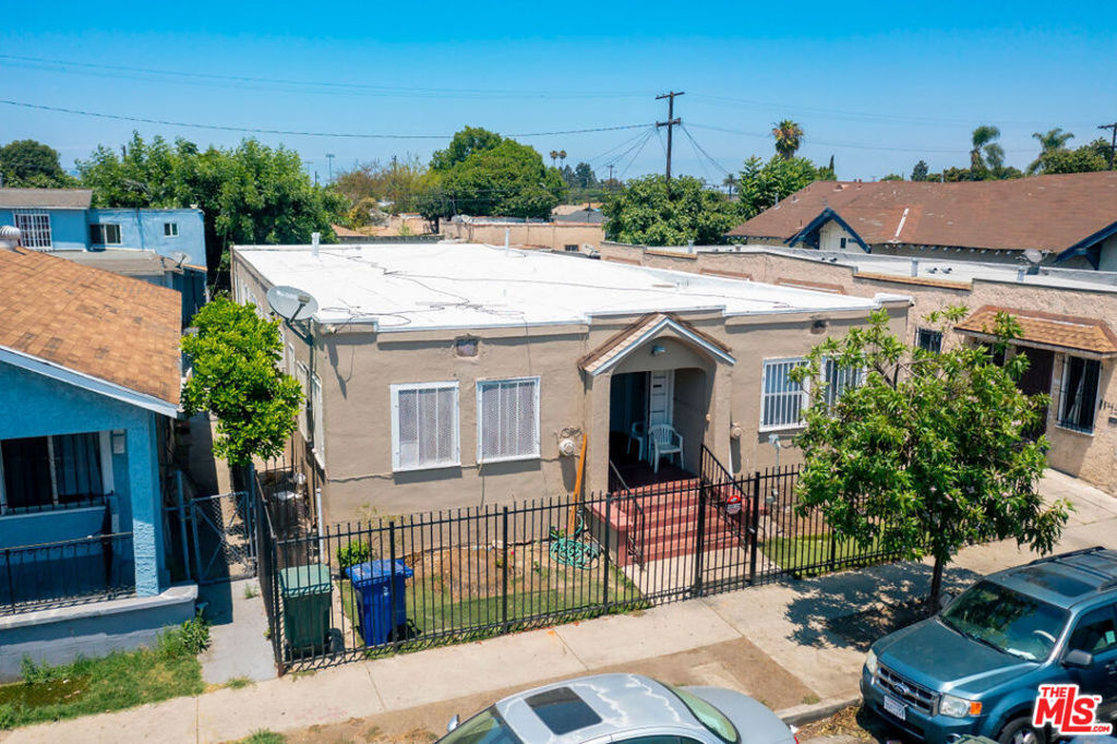 1139 E 68th Street