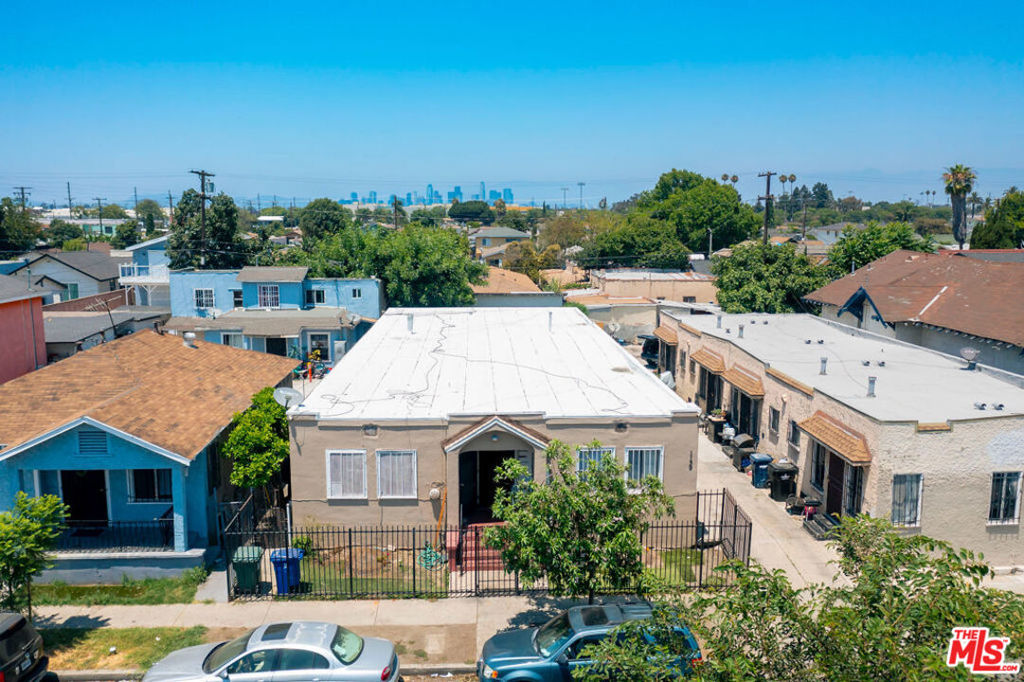 1139 E 68th Street