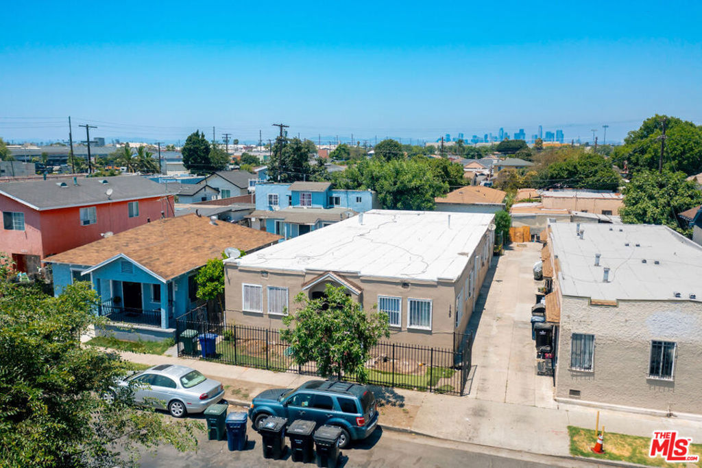 1139 E 68th Street