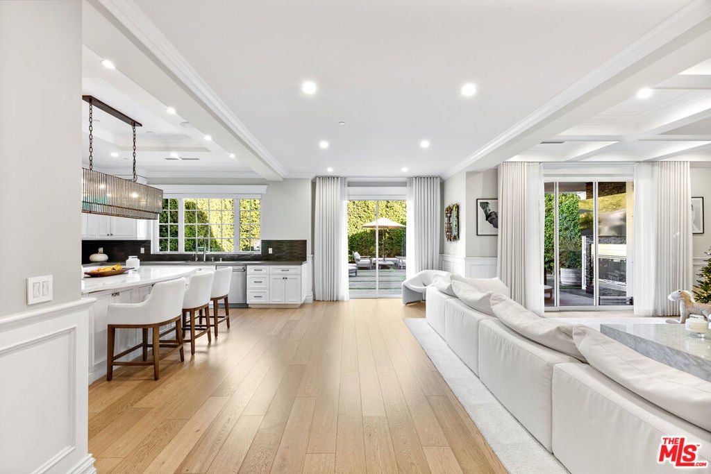 5000 Petit Avenue