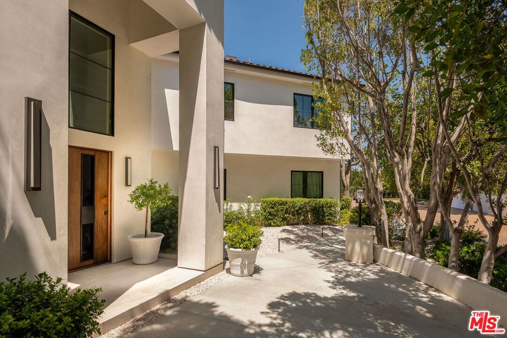 5192 Parkway Calabasas