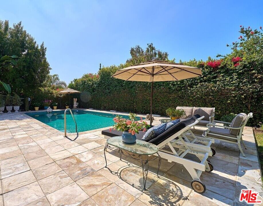 Properties 1 136 Fremont Place