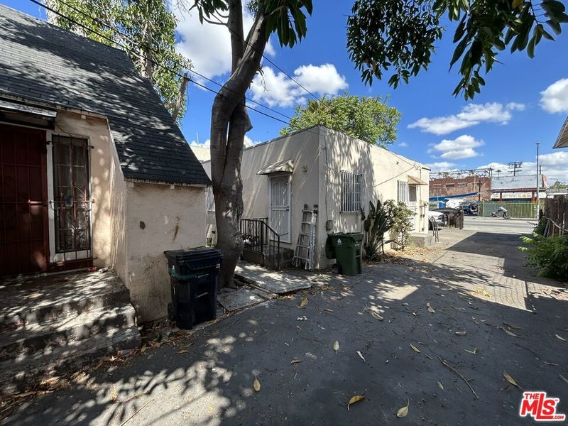 186 E Vernon Avenue