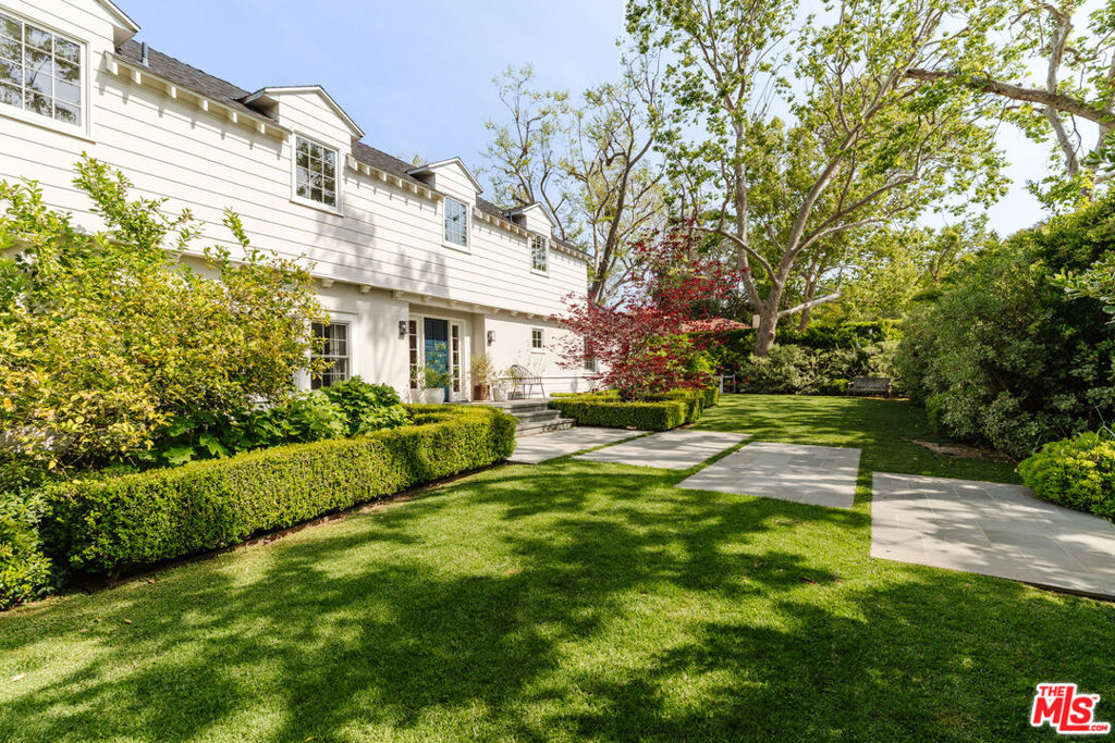 Properties 2 4106 Longridge Avenue