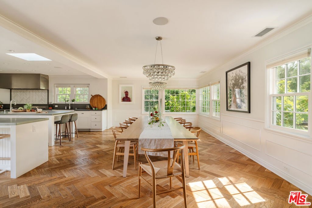 Properties 4 4106 Longridge Avenue