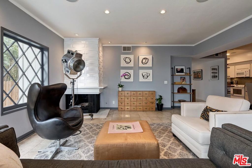 1133 N Clark Street 103