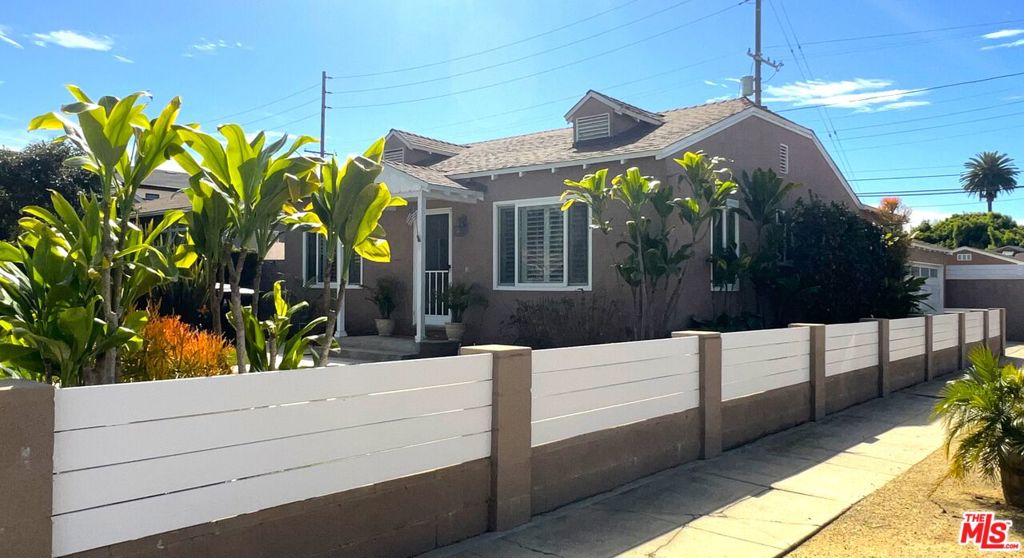3505 Redwood Avenue
