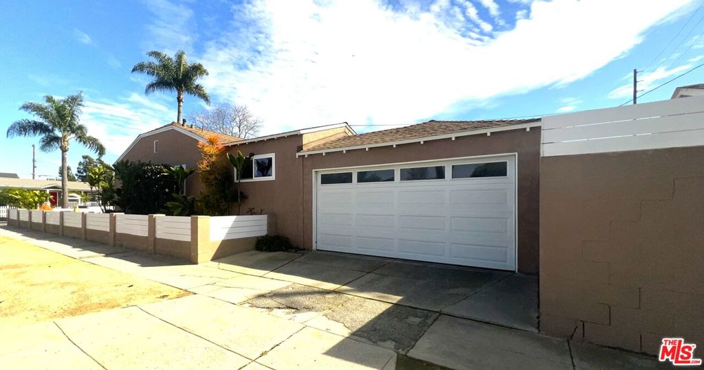 3505 Redwood Avenue