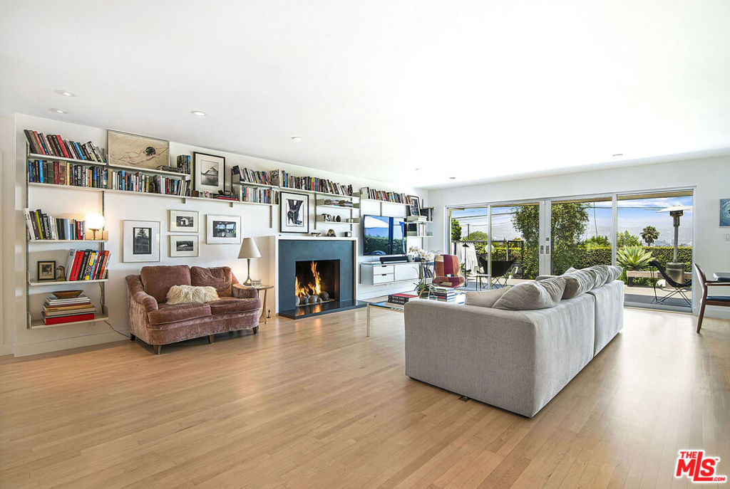 Properties 4 9353 Duxbury Road