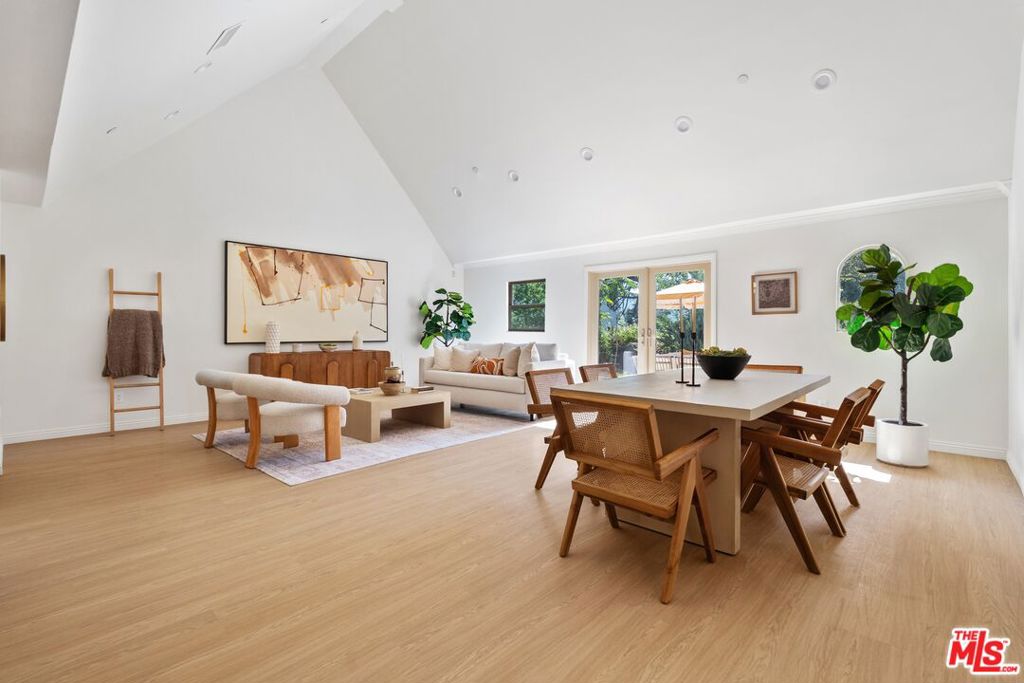 3945 Franklin Street