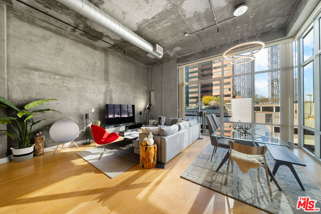 645 W 9th Street 711