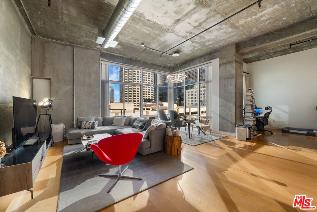 645 W 9th Street 711