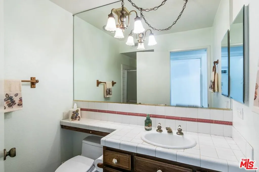 Northridge, California 91324, United States, 5 Bedrooms Bedrooms, ,3 BathroomsBathrooms,Residential,Active,229864